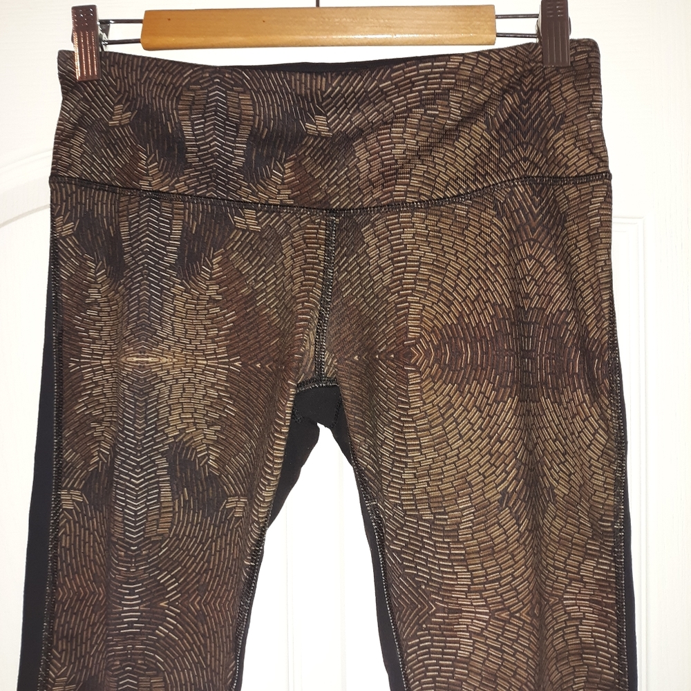 Lululemon full length Wunder Under tights.